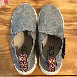Size 8. Hey Dude Peyton. Linen grey. NWT.